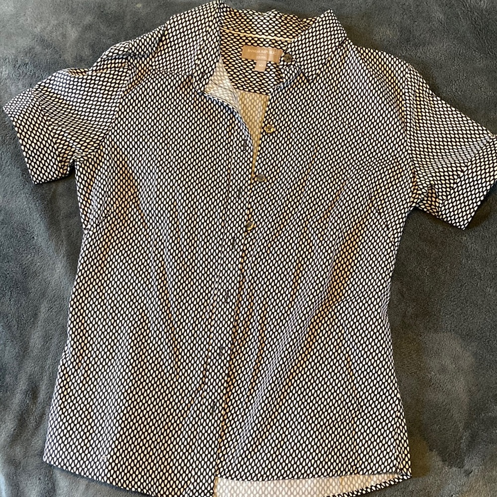 Banana Republic patterned button up shirt